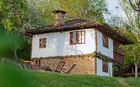 Authentic House With Stunning Mountain View - Karashka
